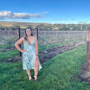 Meet your Posher, Caitlin